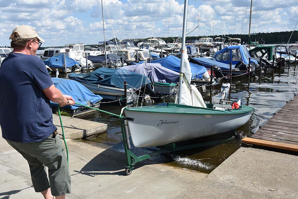 Abslippen im Bootshaus am Zeuthener See